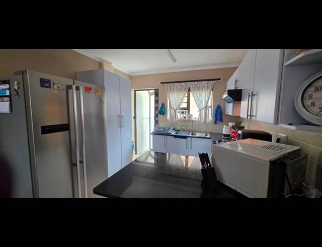 4 BEDROOM TOWNHOUSE FOR SALE IN SEEMEEU PARK